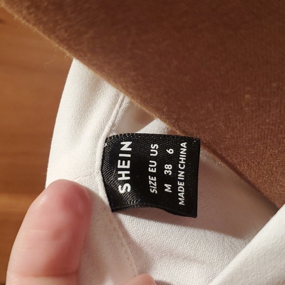 White sleeveless top - Picture 3 of 3